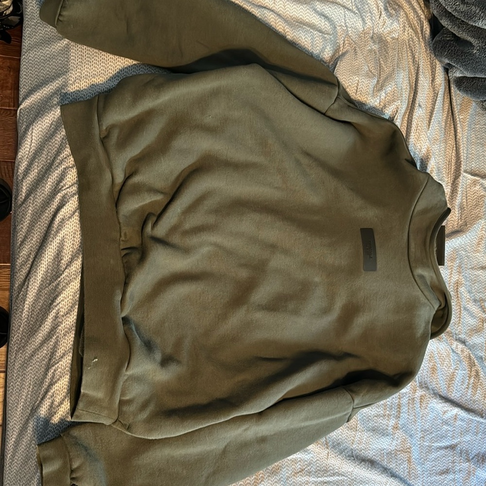 Essentials fear of god sweat shirt